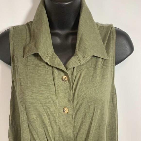 t. la Made in USA Sleeveless High Low Front Tie Shirt - Picture 2 of 8